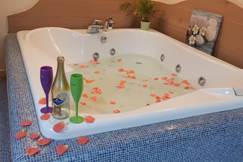 Terrace Escape With Jacuzzi *